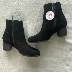 Blondo size 9 water proof booties